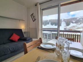Studio cosy à 50m des pistes avec Wifi et parking - FR-1-525-214